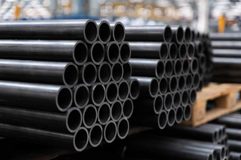 What are the specifications and sizes of carbon steel pipes?