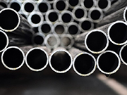 What are the details of the machining performance of precision steel pipes made of different materials