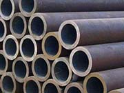 Why are E470 seamless steel pipes commonly used in engineering projects