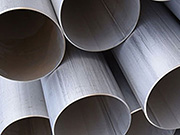 Detalhes sobre tubos soldados de aço inoxidável 022Cr25Ni6Mo2N comumente usados ​​em projetos industriais.