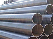 Detalhes sobre tubos de aço Q355 com costura reta, comumente usados ​​em projetos industriais.