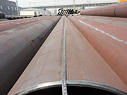 What is the suitable temperature for welding straight seam steel pipe